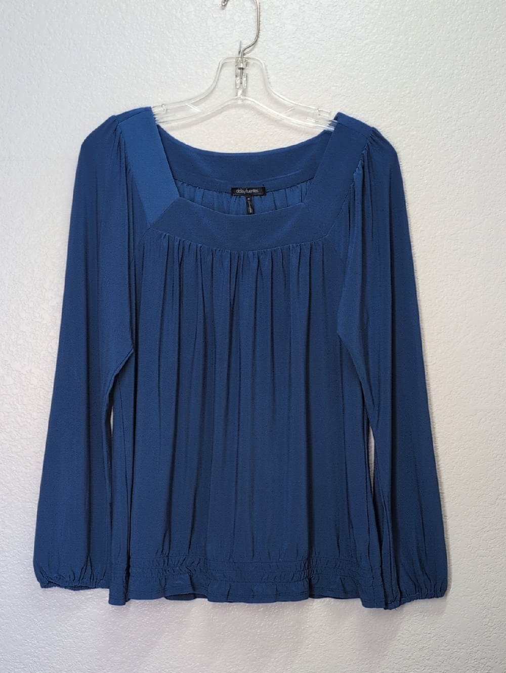 Daisy Fuentes Blouse Womans Size M Color Twilight/Blue